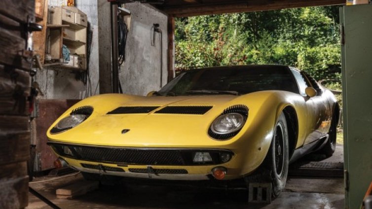 Продадоха забравено в гараж Lamborghini Miura за $1,6 млн. 