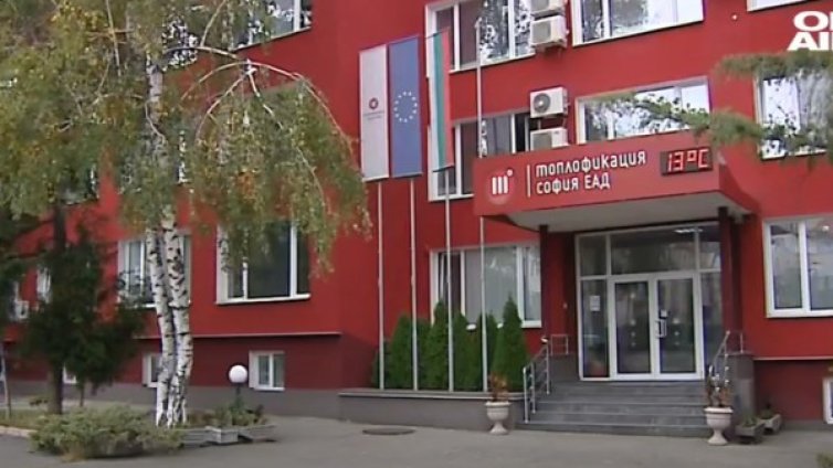 Защо пуснаха парното в София на фона на рекордни температури?