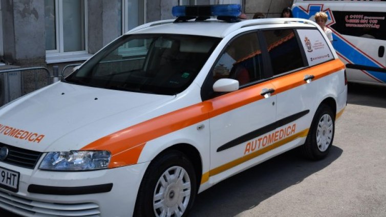 Товарен автомобил блъсна жена на пешеходна пътека