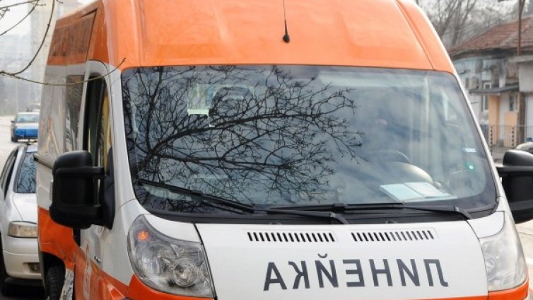 Пет жени в болница след катастрофа край Хитрино 