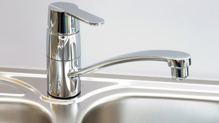 Строг режим: Две пернишки села с вода през 48 часа