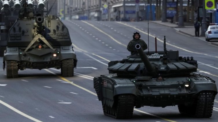 Руската армия се оборудва с машини за война в града