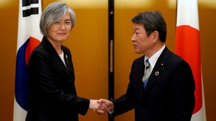 Южна Корея и Япония започват преговори за спорното си минало