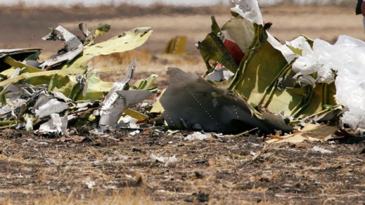 Самолет се разби над къщи в Конго, има загинали