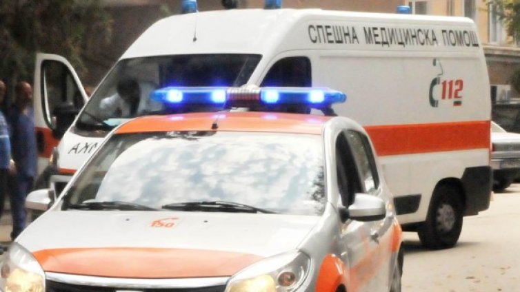 Намушканото във влак момиче остава в тежко състояние