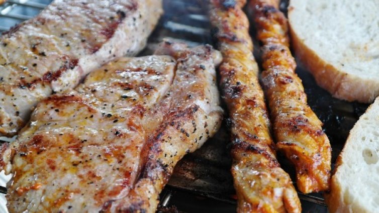 Насила вегетарианци: Ядем с 30% по-малко свинско заради чумата