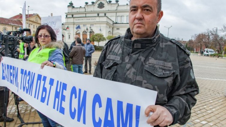 Контрапротест в защита на Симеонов, този път не е сам 