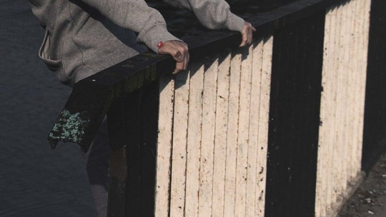 Мъж скочи от Аспаруховия мост във Варна