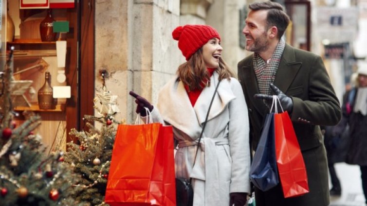 Какво очаква зодиите в любовта през декември? 