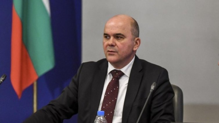 Натрупано напрежение в системата взело главата на Петков