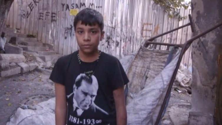 Без училище, а с количката за боклук: Съдбата на хиляди деца в Турция