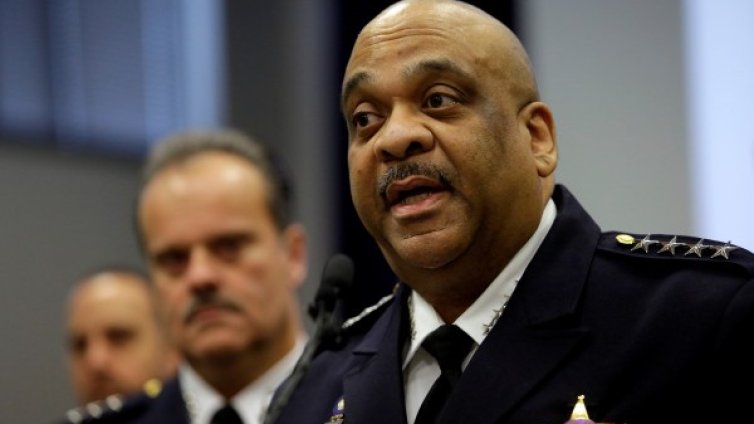 Шефът на полицията в Чикаго уволнен, заспал пиян зад волана