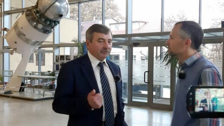 Световноизвестни космонавти разкриват детайли за Вселената в "Авиошоу"