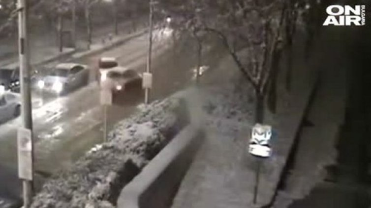 СДВР със стряскащо видео за шофиране при зимни условия