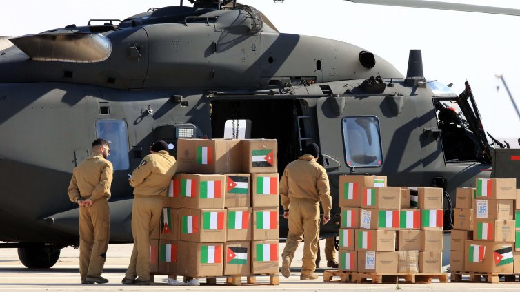 Удариха военновъздушната база на Италия и САЩ