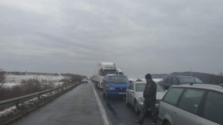 Без тежки инциденти след падналия леден дъжд