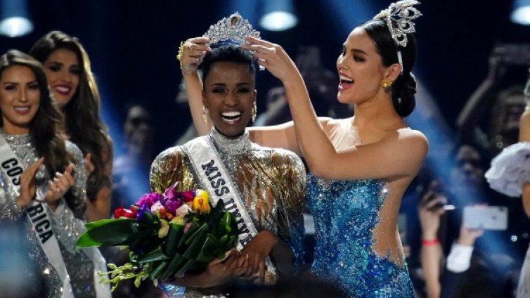 Южноафриканката Тунзи грабна короната на "Мис Вселена" за 2019 г. 