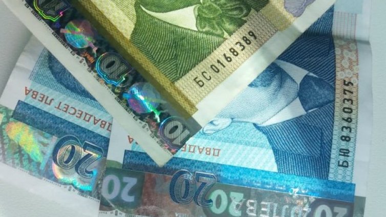 Служителка в забавачка прибрала над 80 бона от родители