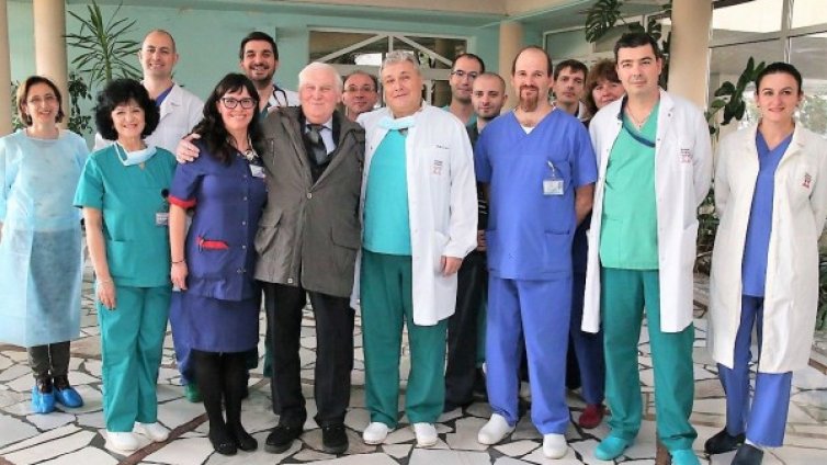 Изписаха мъжа с трансплантиран бял дроб у нас