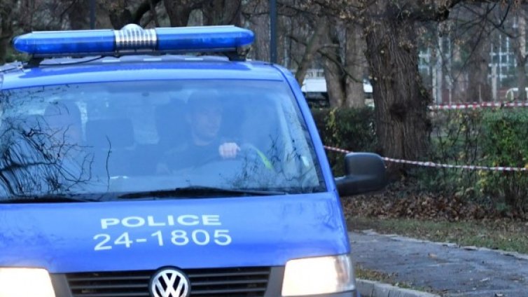 Съседски скандал завърши с мъж в болница