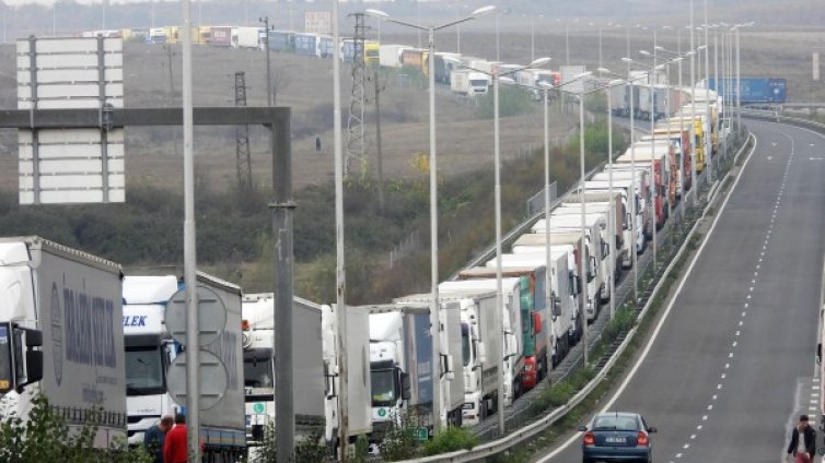 Блокадата от камиони край Свиленград продължава 