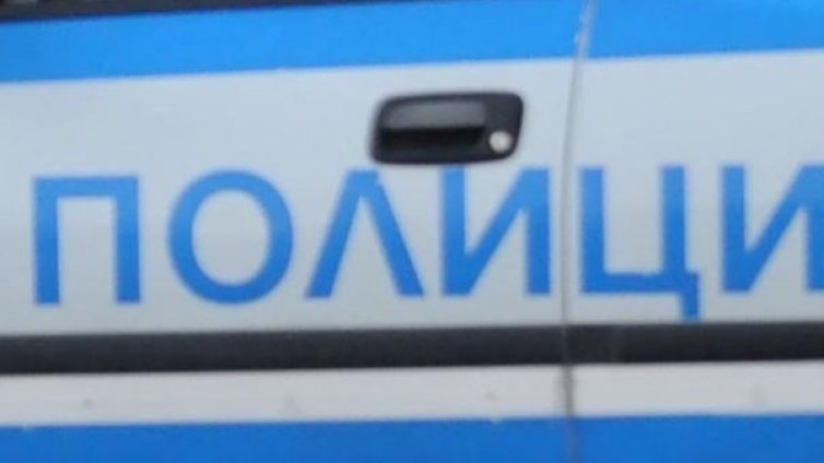 Жена отмъкна портмоне и карти с 1620 лв. от възрастна в Лом