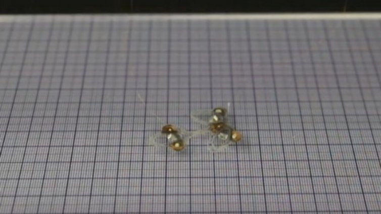 Роботизирано насекомо използва меки изкуствени мускули