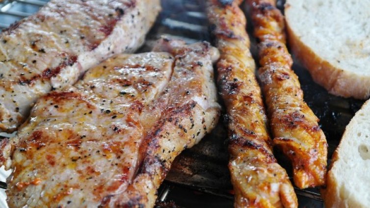 Коледната пържола поскъпна с до 40%, свинското по 10 лв. за кг