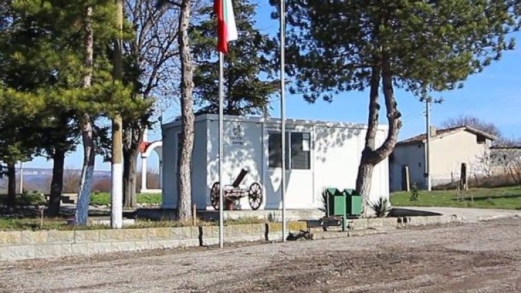 Когато имаш желание, нищо не те спира: Кметът, който управлява от фургон