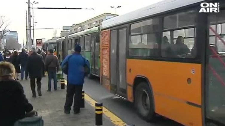 Празници, но не за всички: Медици, полицаи, шофьори - отдадени на професията 