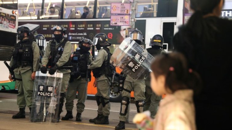 Сблъсъци между полиция и протестиращи в Хонконг 