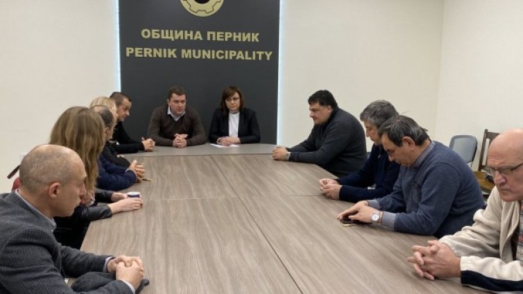 Нинова при главния прокурор заради кризата в Перник