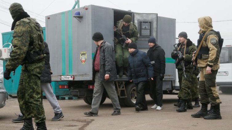 Започна размяната на пленници между Киев и сепаратистите 