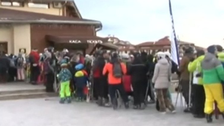 На Банско отново опашки за лифта, вече и на слизане