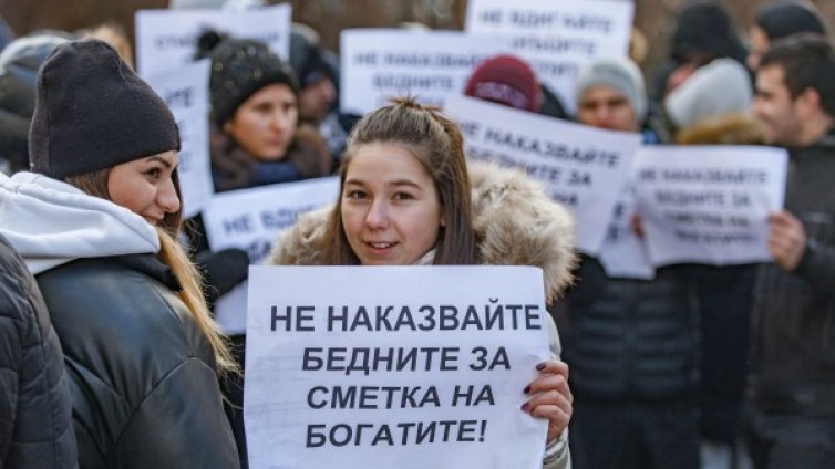 Два протеста под прозорците на Фандъкова в края на годината 