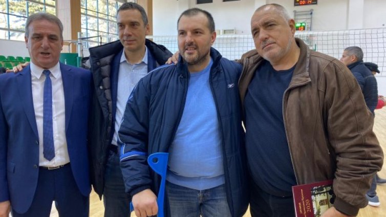 Откриха реновираната спортна зала в Айтос