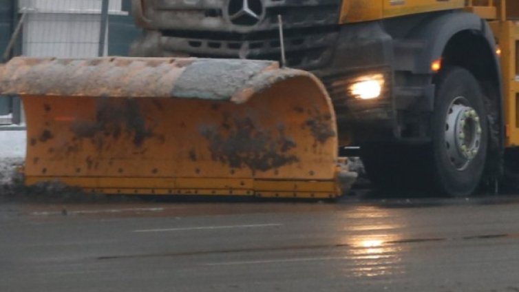 Пътищата в планинските райони на София обработени със смеси