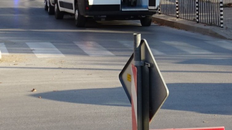 73-годишен се бори за живота си след удар от камион 