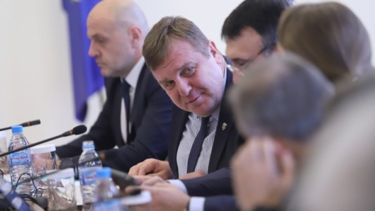 Каракачанов: Евакуирани са българските офицери в Ирак