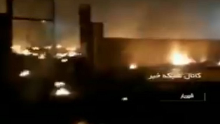 Огън и дим: Първите минути след разбиването на самолета в Иран