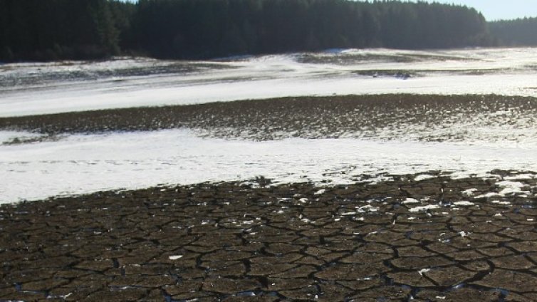 Синдикати искат вода за "Стомана индъстри" от яз. "Студена"