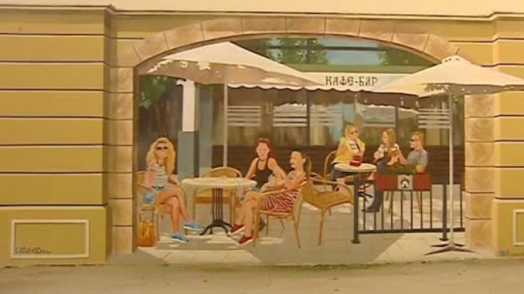 Улица "София" във Варна с нови изрисувани с графити фасади