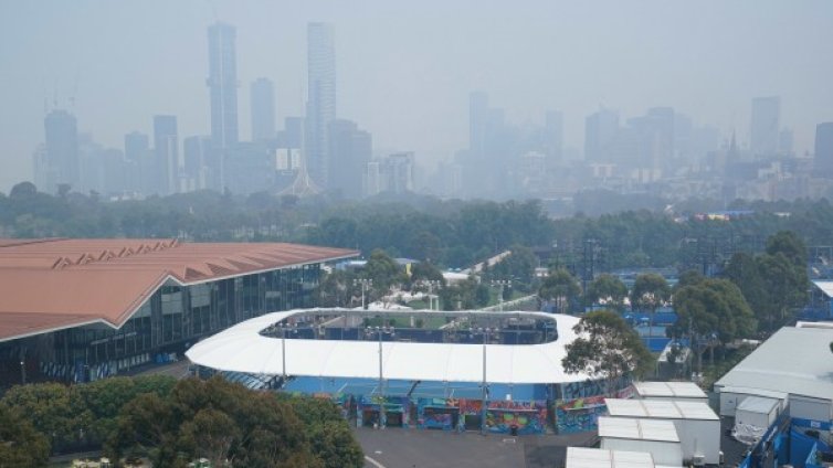 Опасен въздух в Мелбърн, тенисисти окапаха &ndash; сред тях и Маша