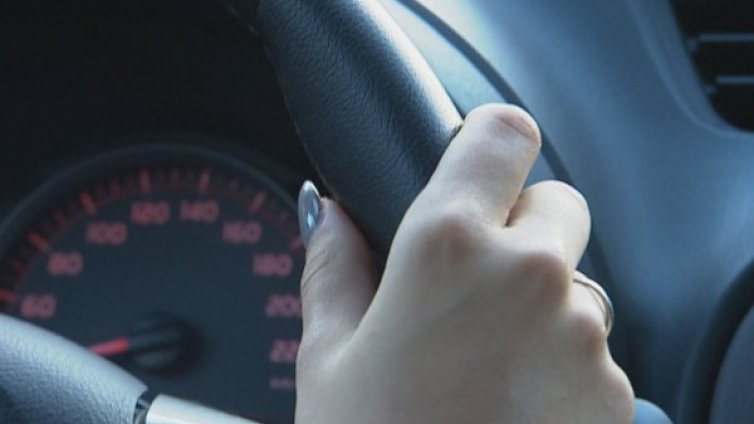 Статистиката доказва: Жените са по-сигурни шофьори от мъжете