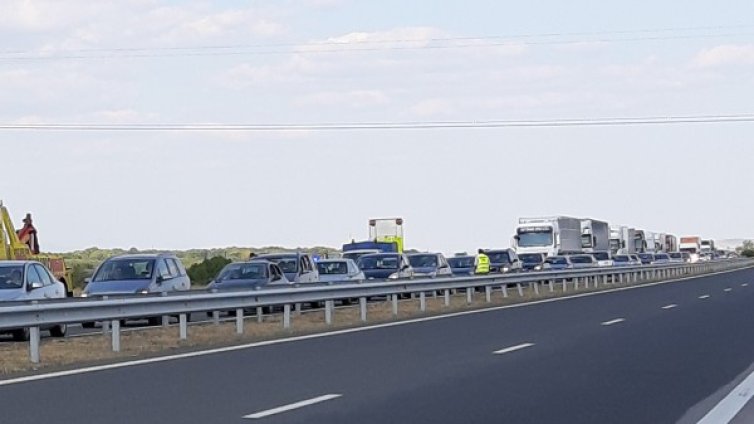 Временно ограничават движението по АМ "Тракия"