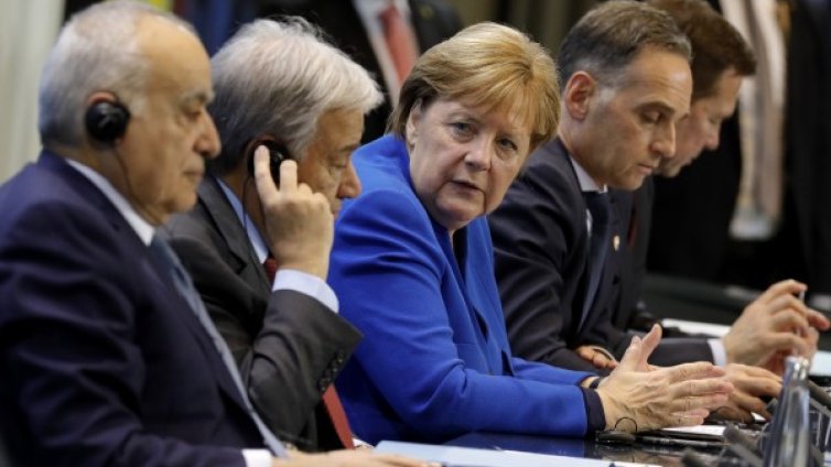 На конференцията в Берлин договориха спиране на огъня в Либия