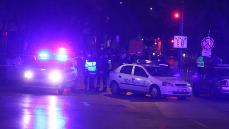 Бутилка с препарат е причината за миризма на газ до театър "София"