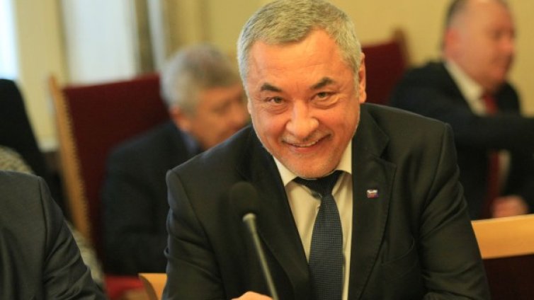 Валери Симеонов нападна Комисията по хазарта, била купена
