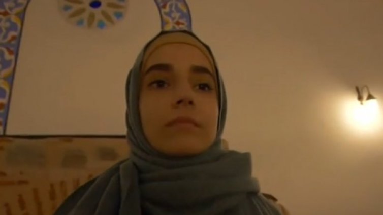 18-годишната Ниа под забрадката: За исляма и предразсъдъците