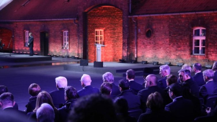 Борисов почете паметта на жертвите пред "Портата на смъртта"